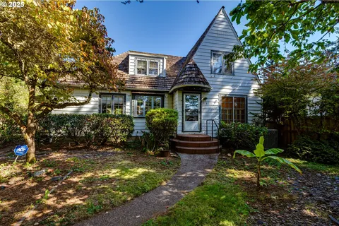 677 W 23rd Ave, Eugene, OR